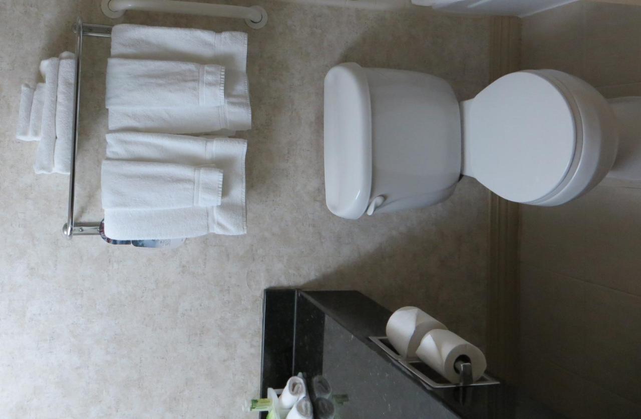 Holiday Inn New London By Ihg Екстериор снимка